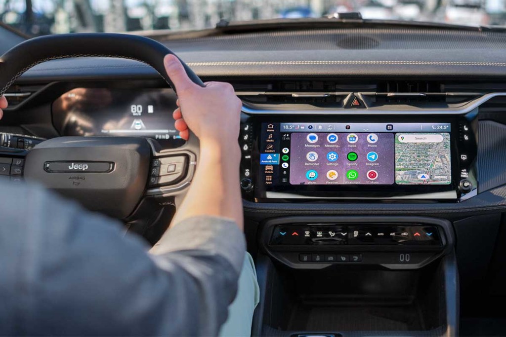 Uconnect Entertainment System – Connectivity | Jeep Canada