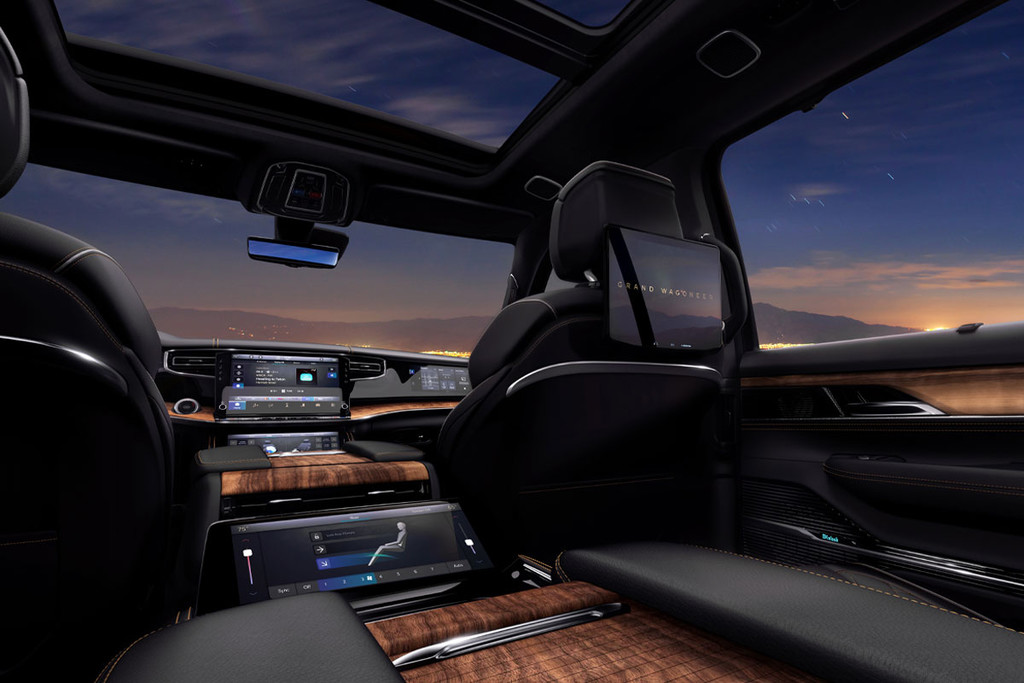 Uconnect Entertainment System – Entertainment Features | Jeep Canada