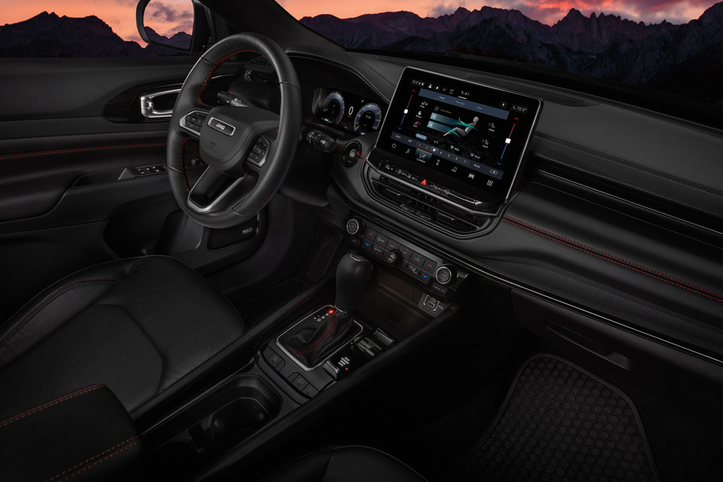 Uconnect Entertainment System – Voice Command | Jeep Canada