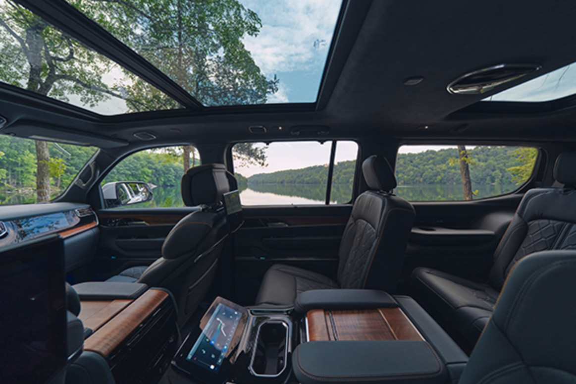 Technology The 2023 Grand Wagoneer